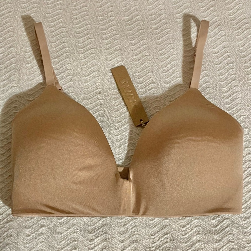 SKIMS- Wireless Form New & Improved T-Shirt Demi Bra
